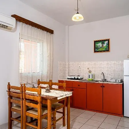 Antonis Pool Bar Otel 3*